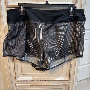 Nike Dri FitBlack & Gray Patterned Athletic Running Shorts